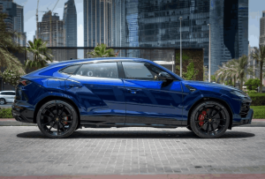 Lamborghini Urus blue exterior side view