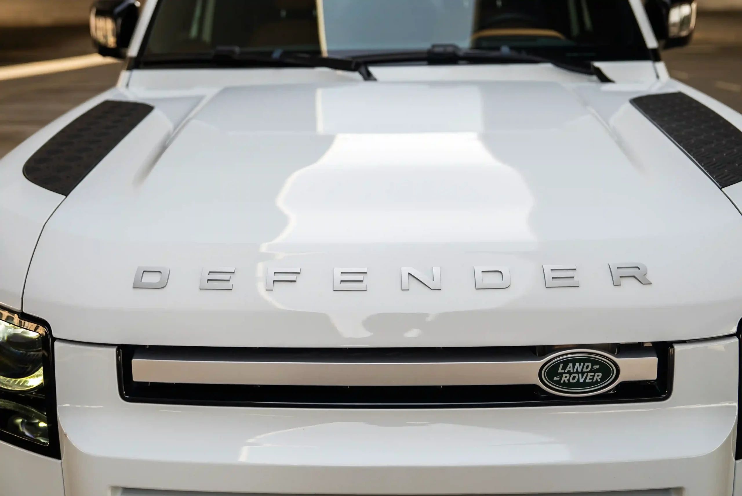 landrover-defender-white-front-logo