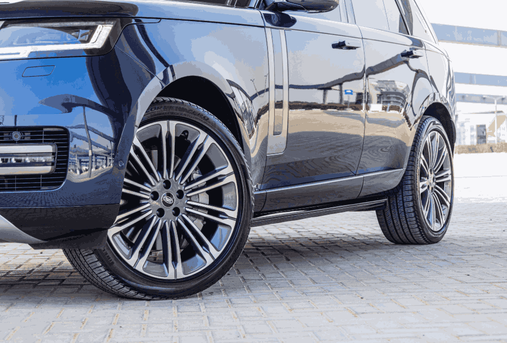 Land Rover Range Rover Vogue HSE wheels closeup