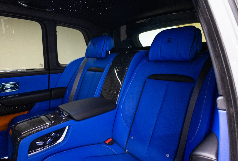 Grey Rolls-Royce Cullinan Black Badge rear seats