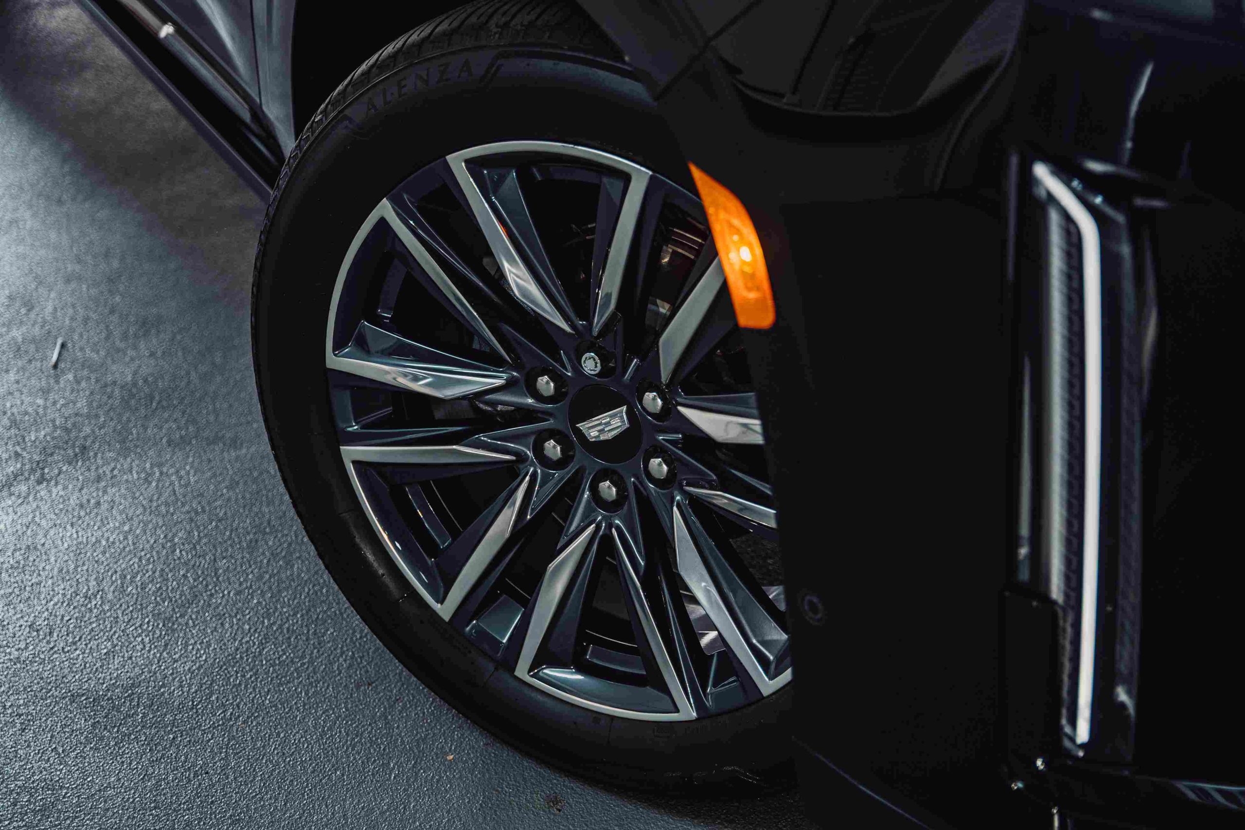 Cadillac Escalade Sport Platinum alloy wheels