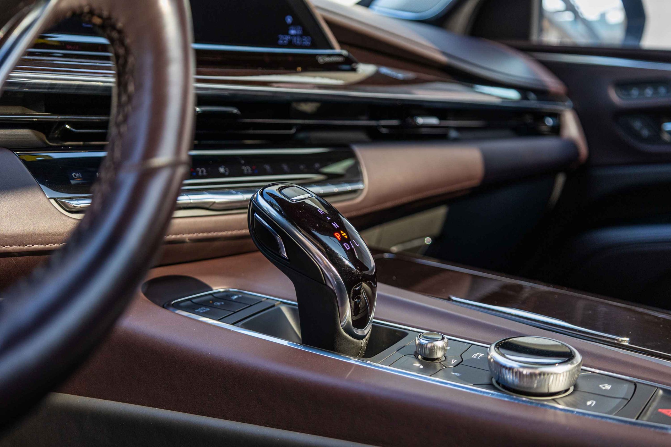 Black Cadillac Escalade Sport Platinum gear knob