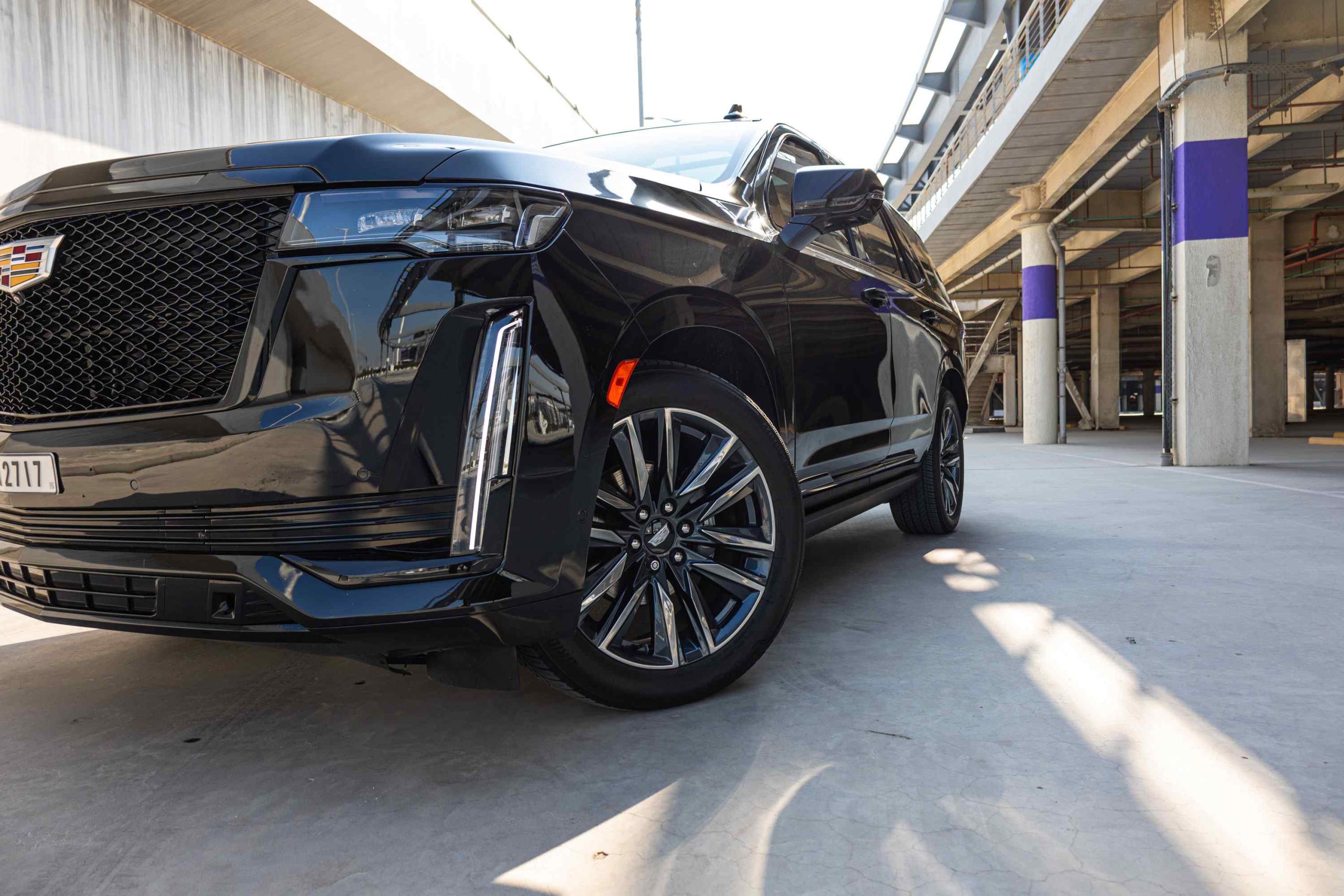 Black Cadillac Escalade Sport Platinum wheels closeup