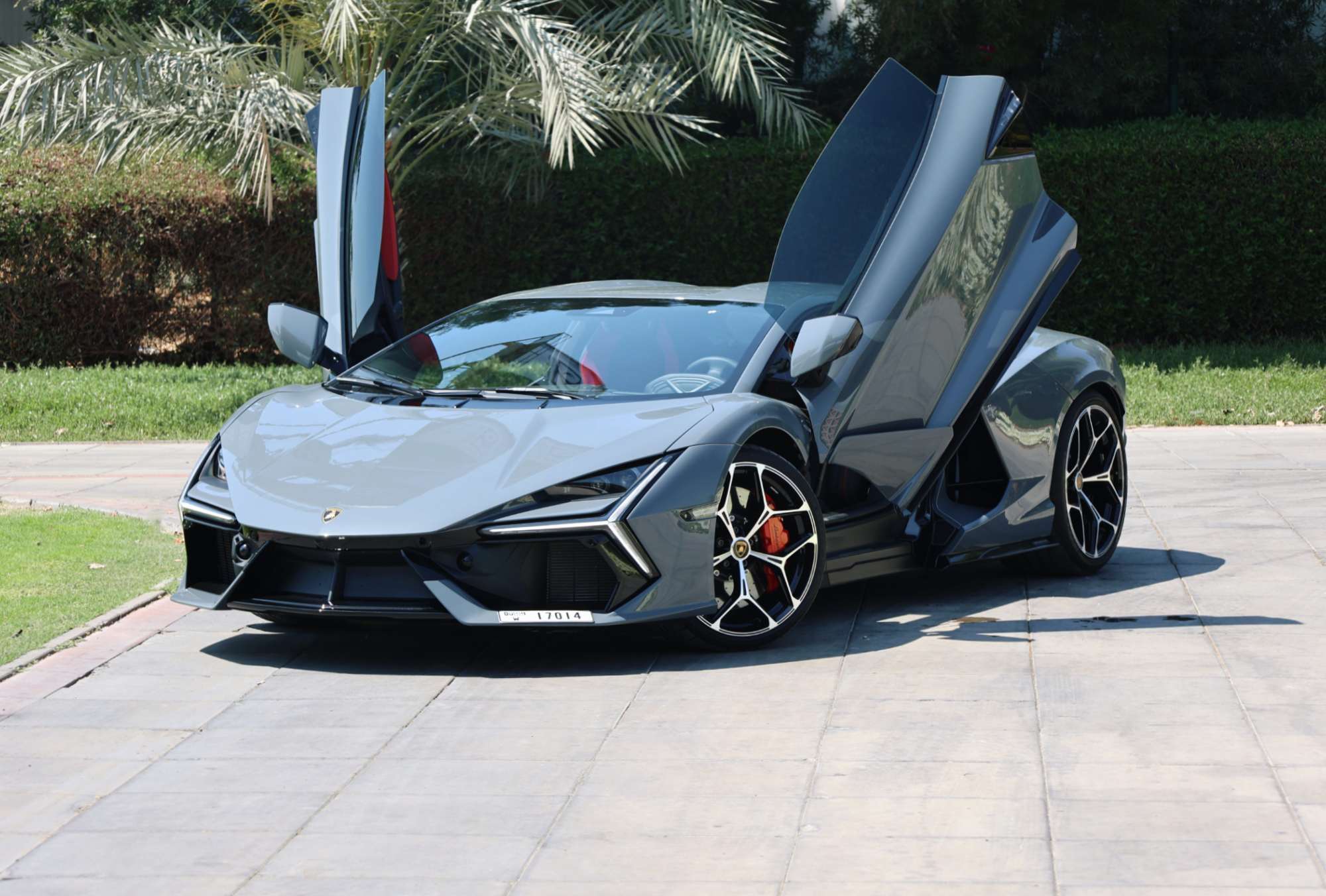 lamborghini-revuelto-rent-in-dubai