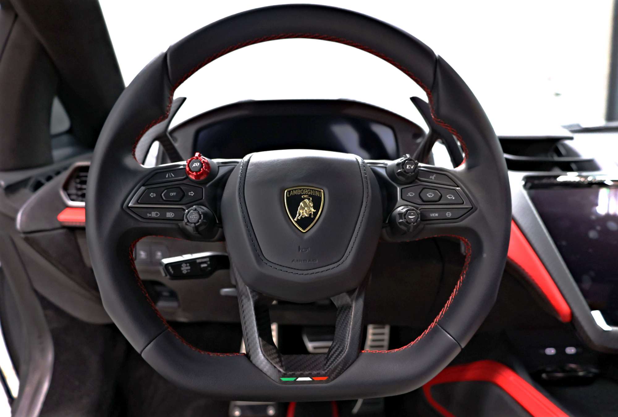 Lamborghini Revuelto streering wheel