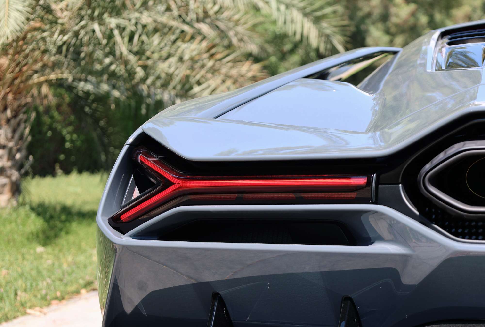 Lamborghini Revuelto tail lights