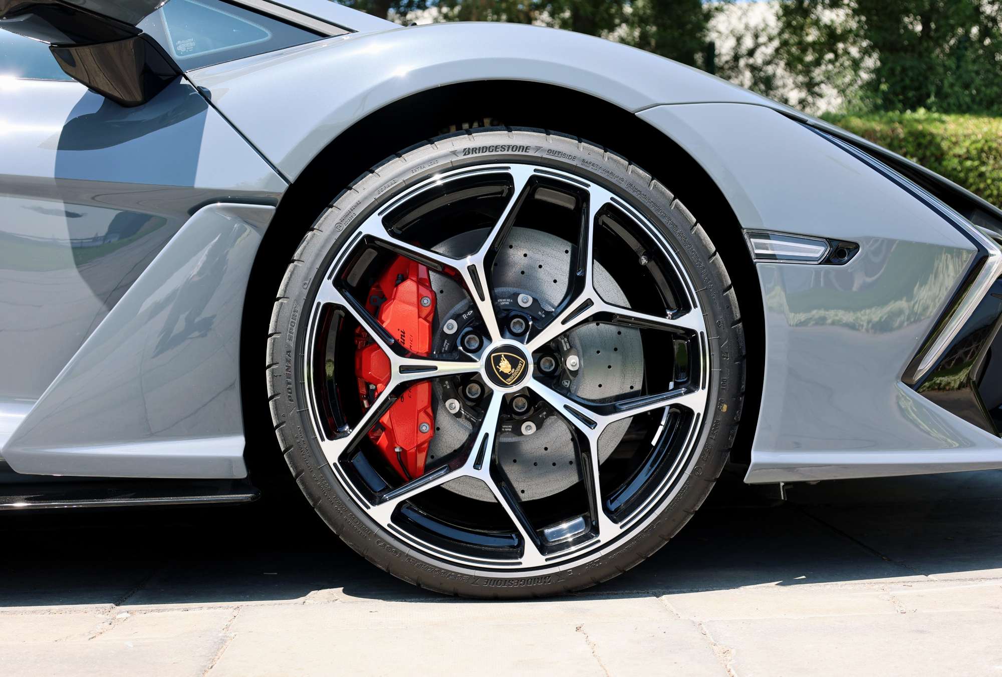 Lamborghini Revuelto wheel