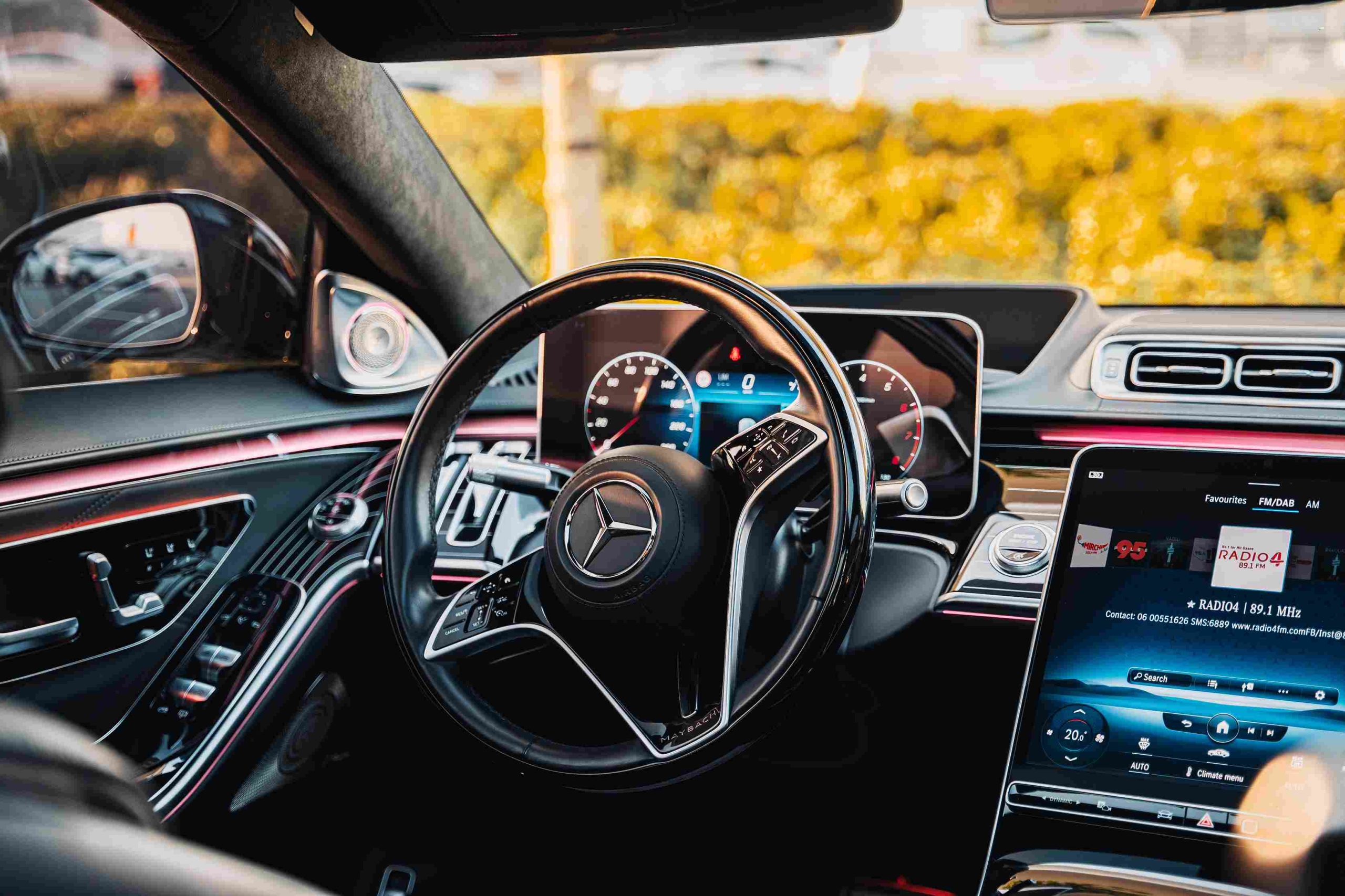 2022 Mercedes Maybach S680 streeing wheel