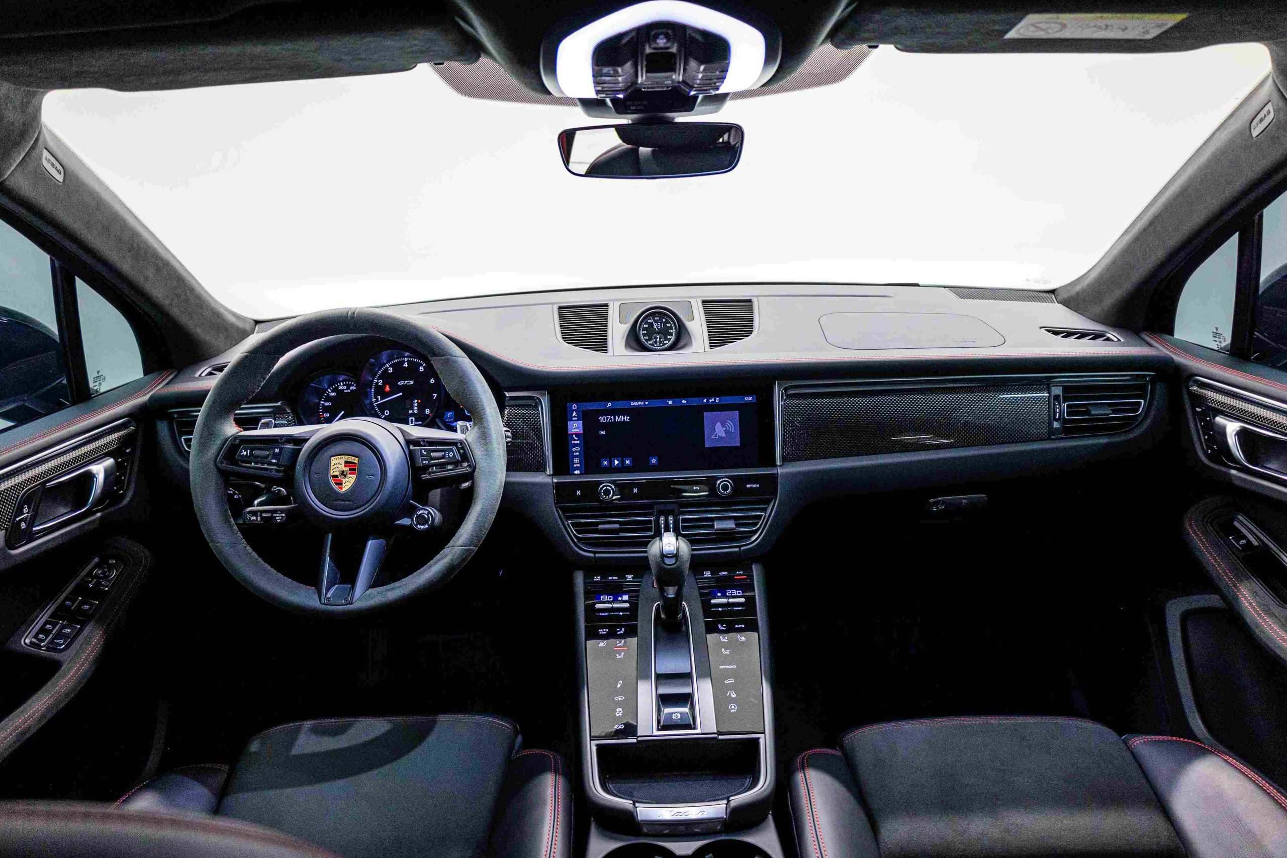 Porsche Macan GTS dashboard and steering
