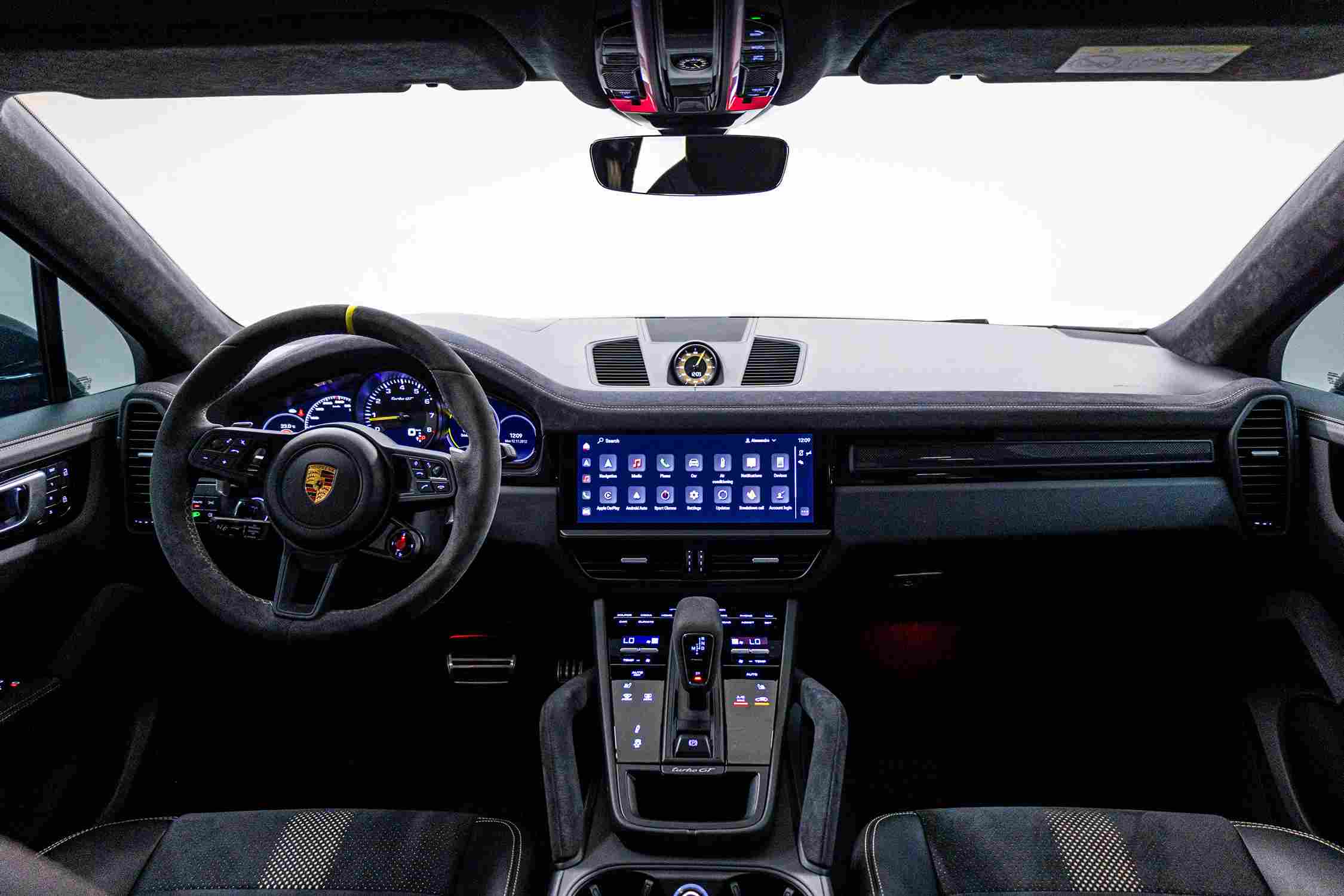 Porsche Cayenne Turbo GT dashboard and steering