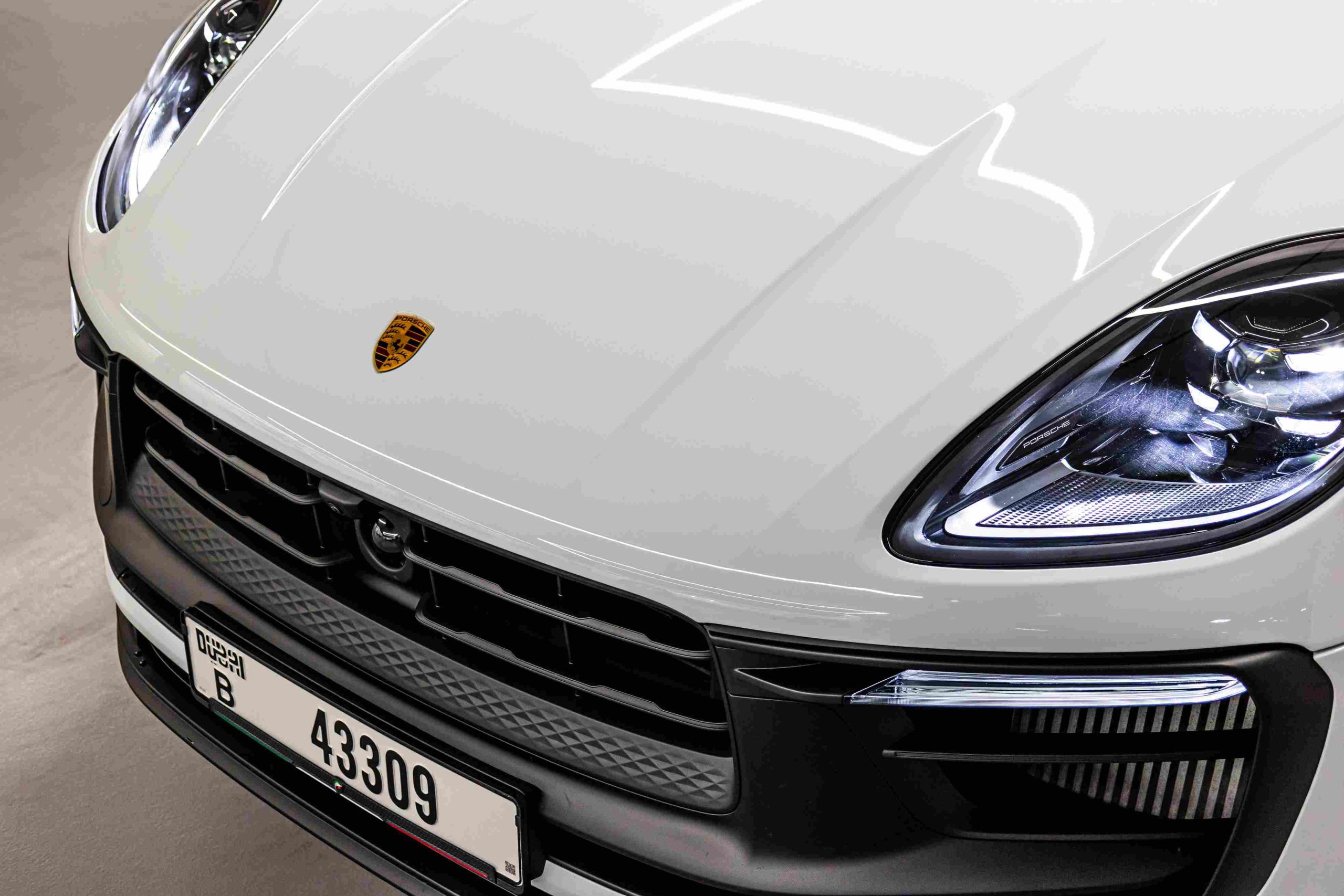 Porsche Macan GTS front grille and logo