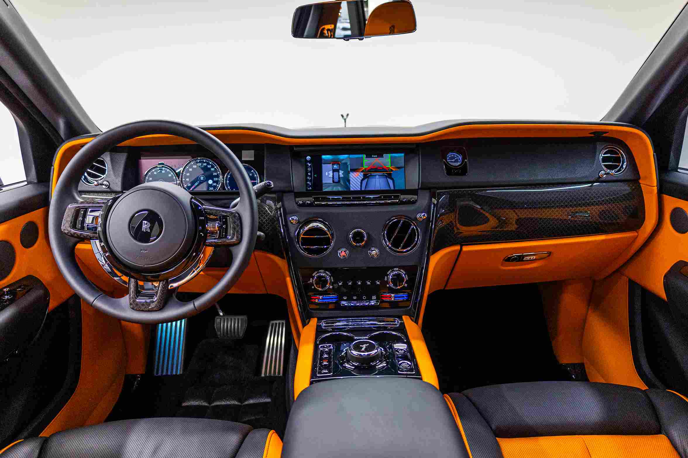 Rolls-Royce Cullinan Black Badge interior view