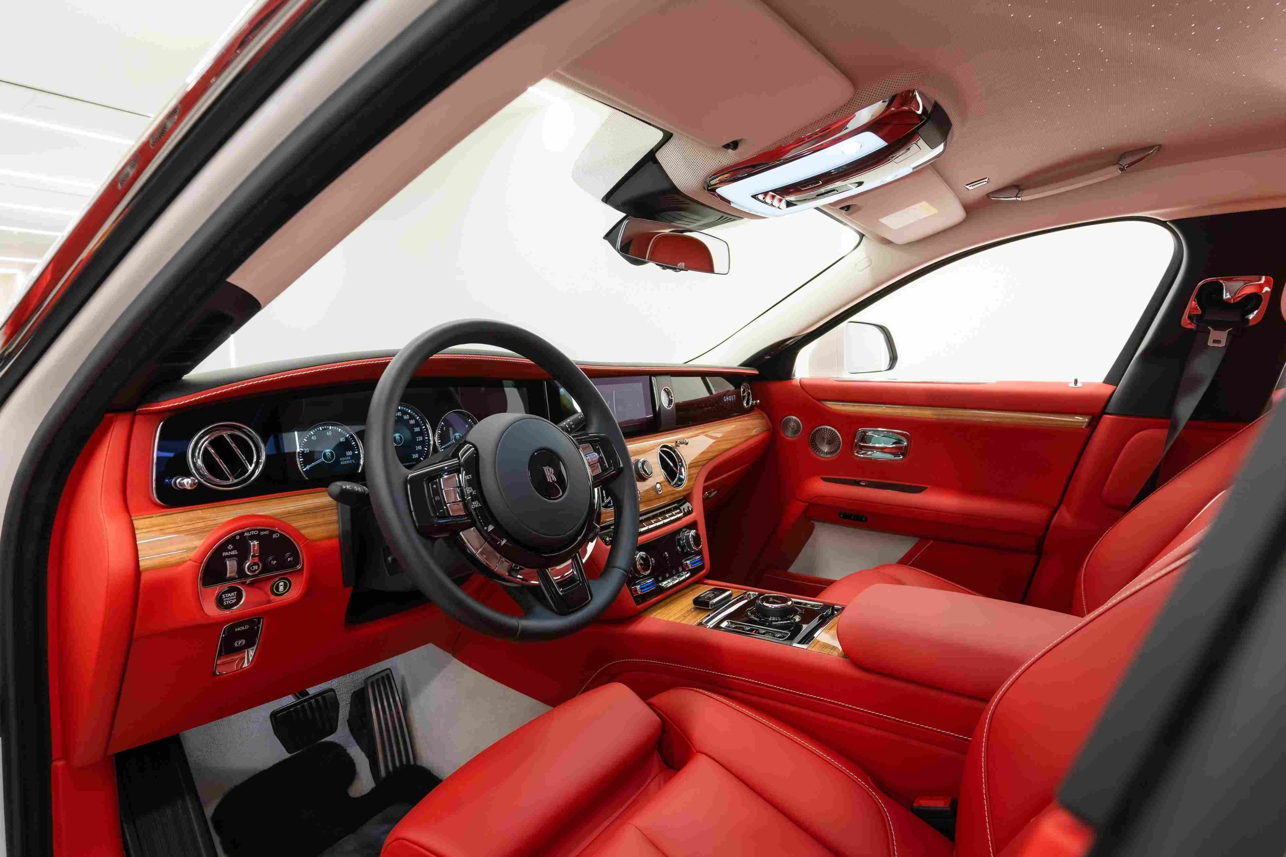 Rent Rolls-Royce Ghost steering wheel