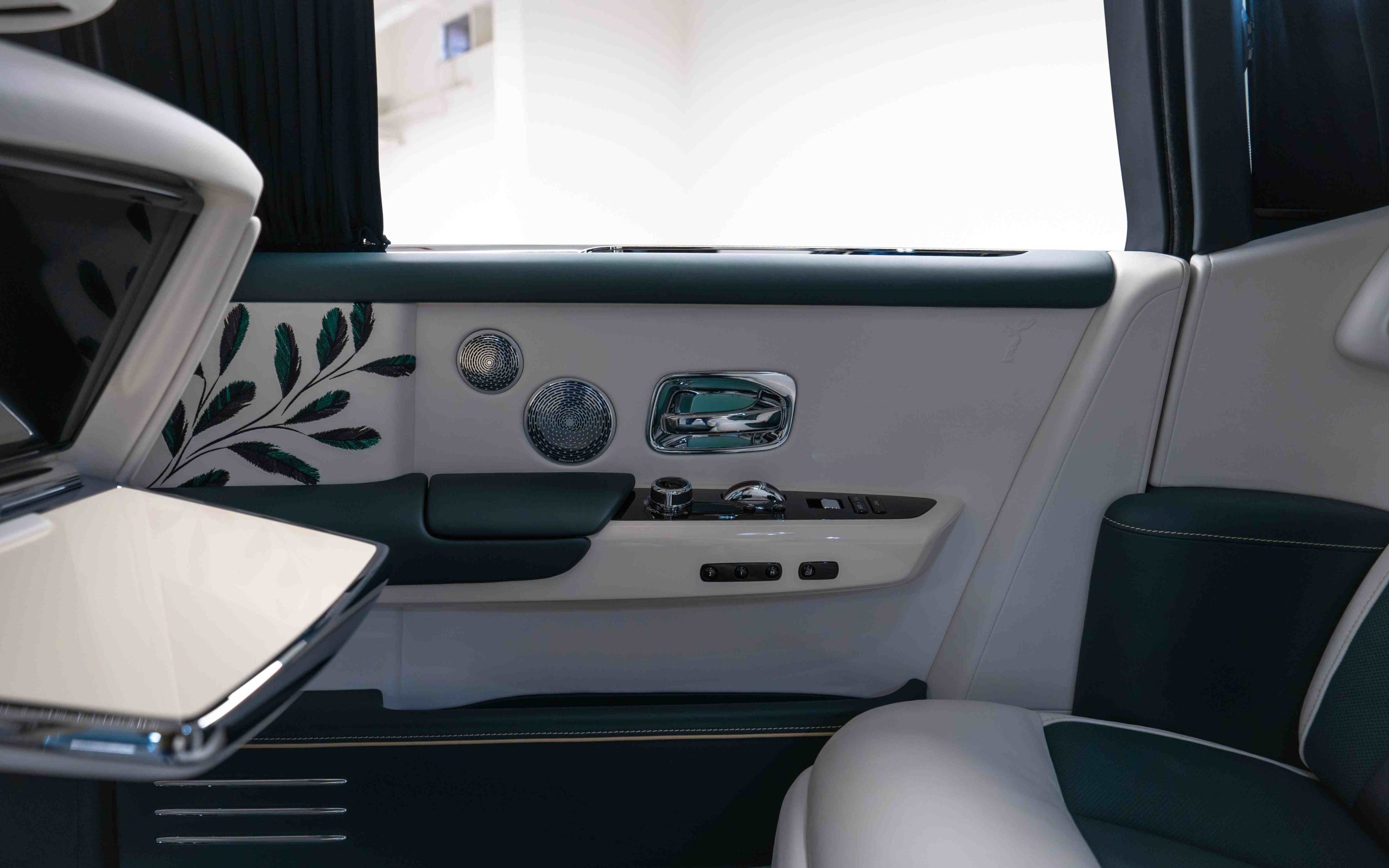 Rolls-Royce Phantom door pad control