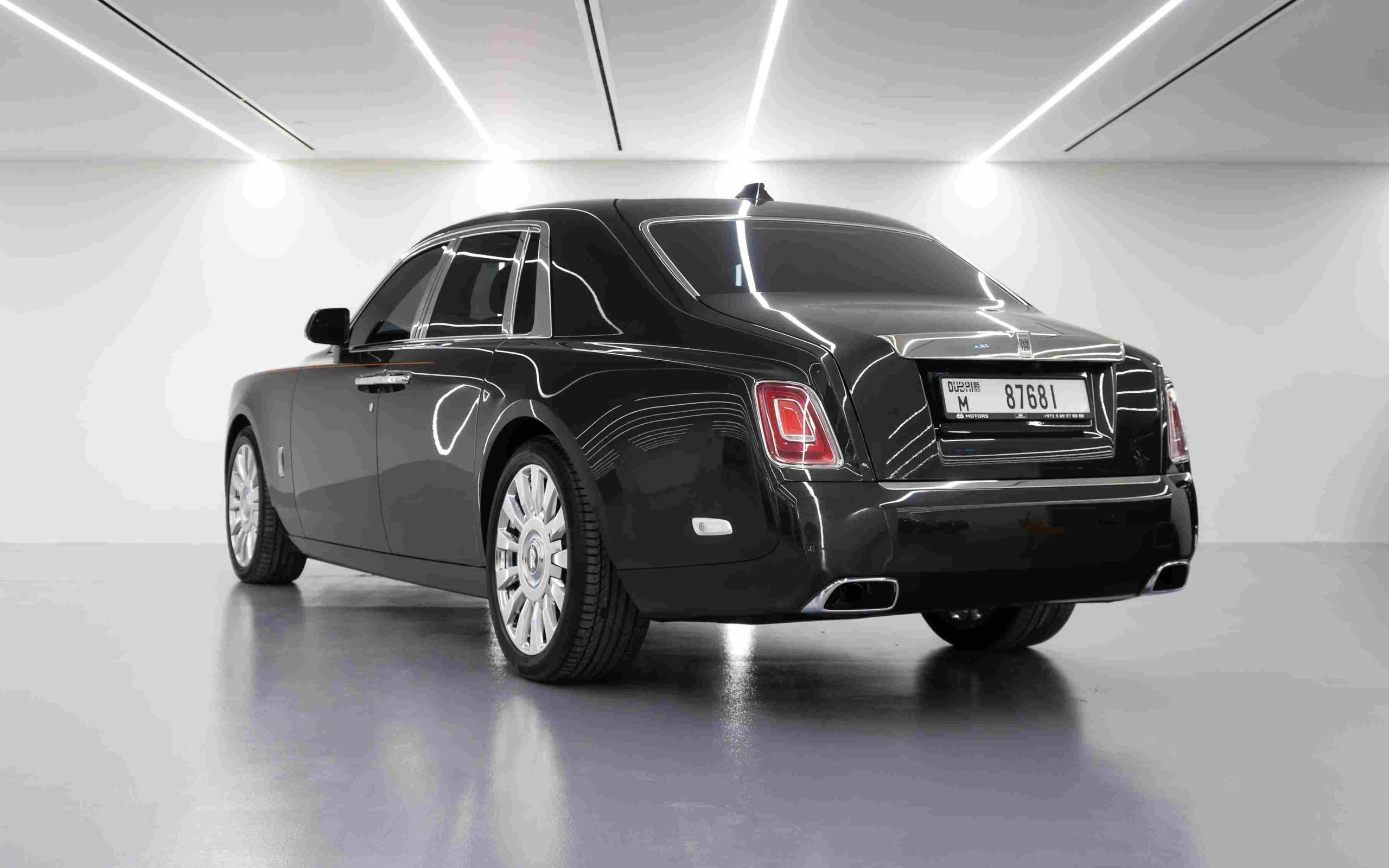 Rolls-Royce Phantom EWB exterior rear side view