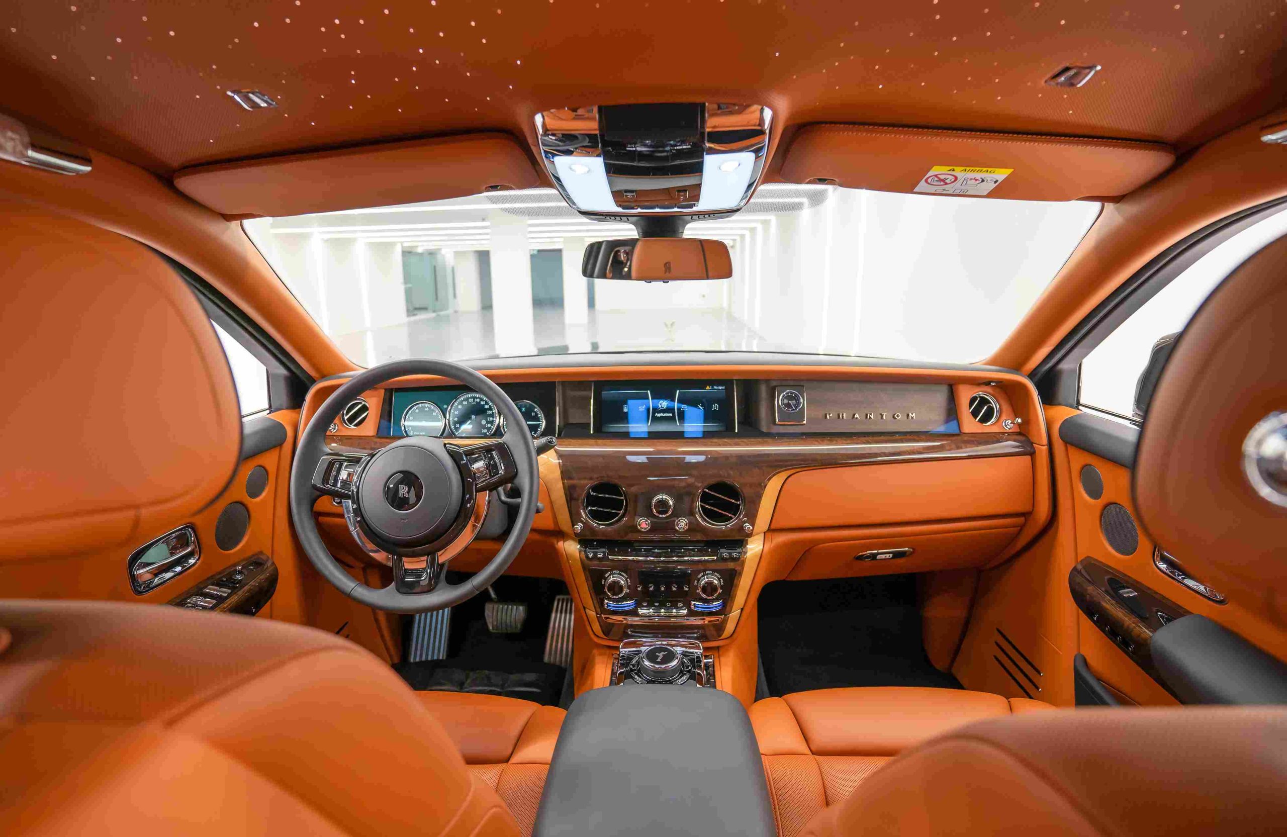 Rolls-Royce Phantom EWB front cabin interior