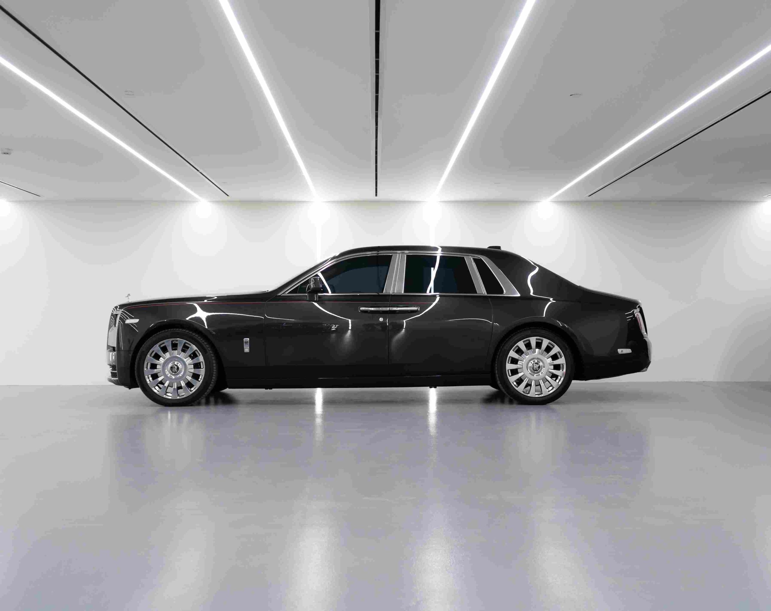 Rolls-Royce Phantom EWB side profile