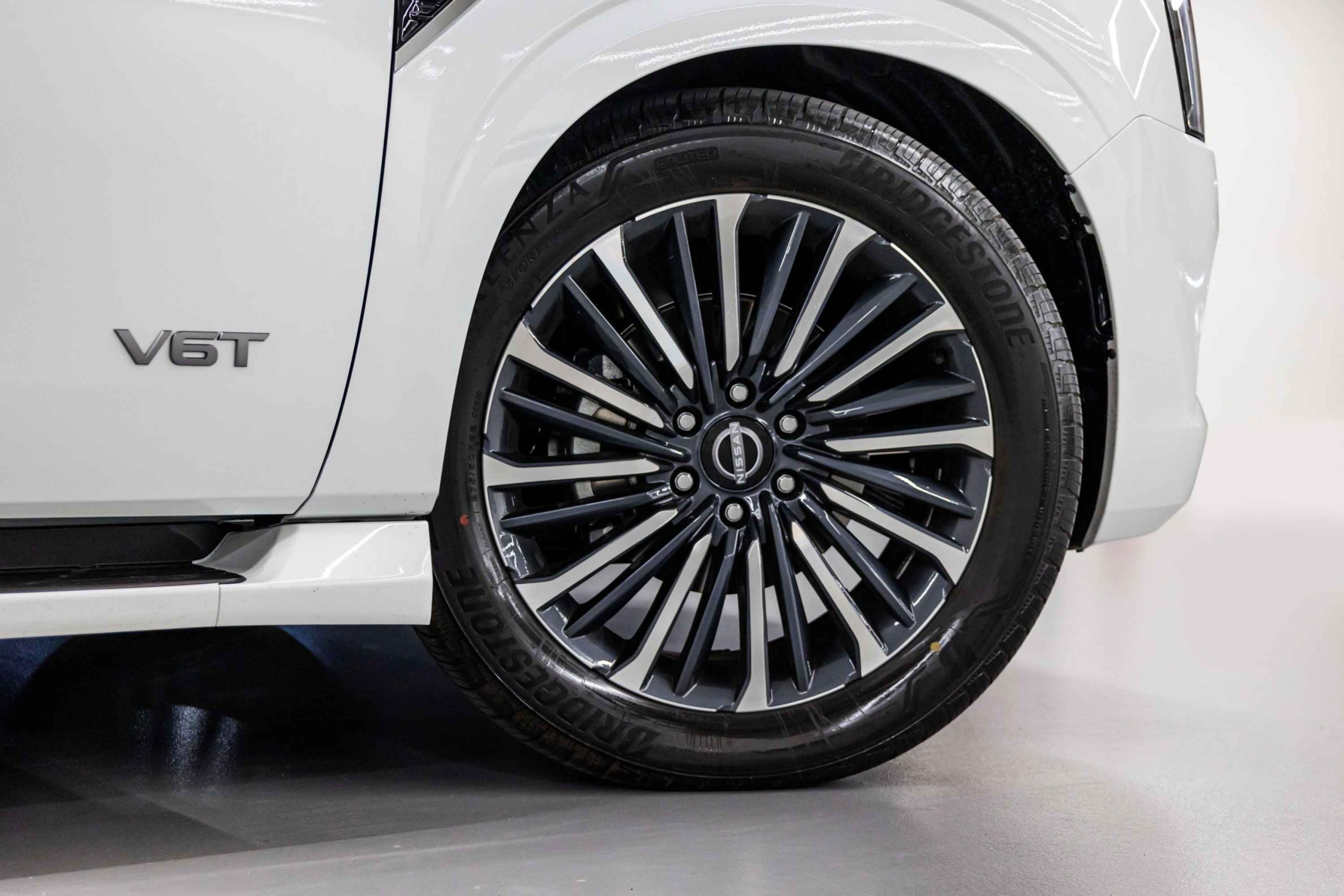 Nissan Patrol LE Platinum wheels
