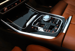 BMW X7 xDrive40i gear selector