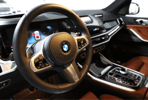 BMW X7 xDrive40i steering wheel