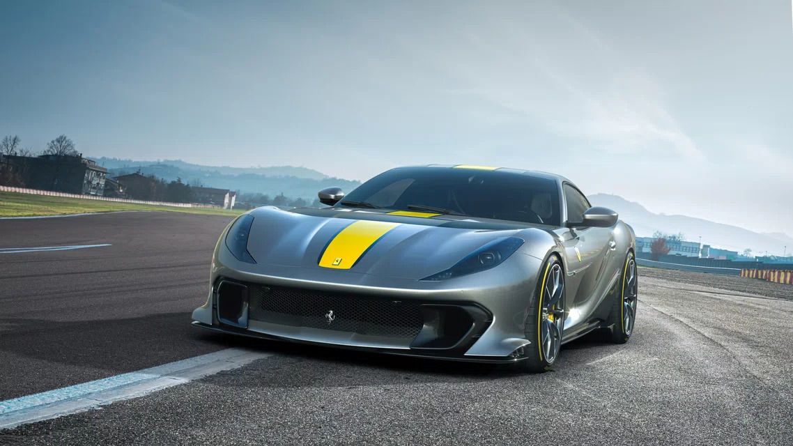 ferrari-812-Competizione-rental-in-dubai