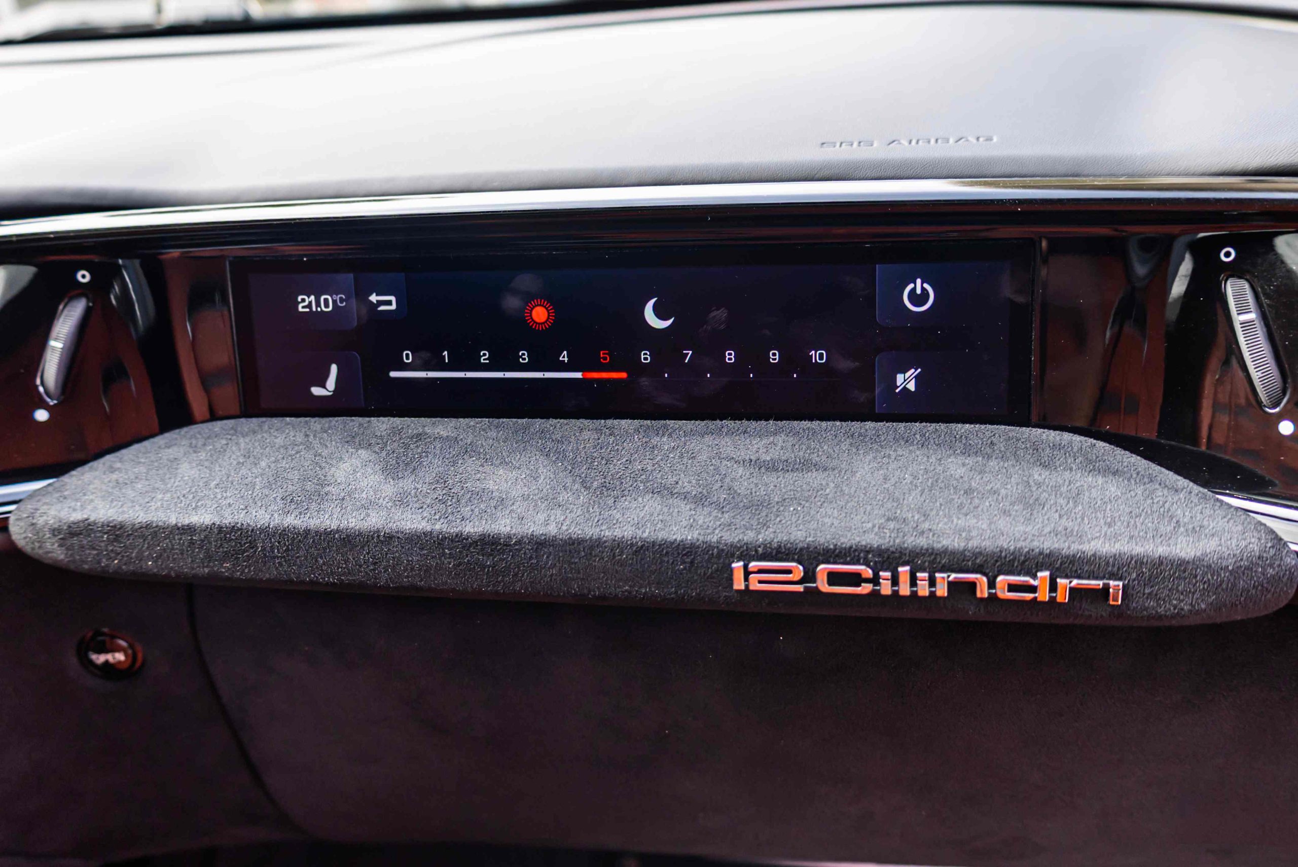 Ferrari 12Cilindri dashboard