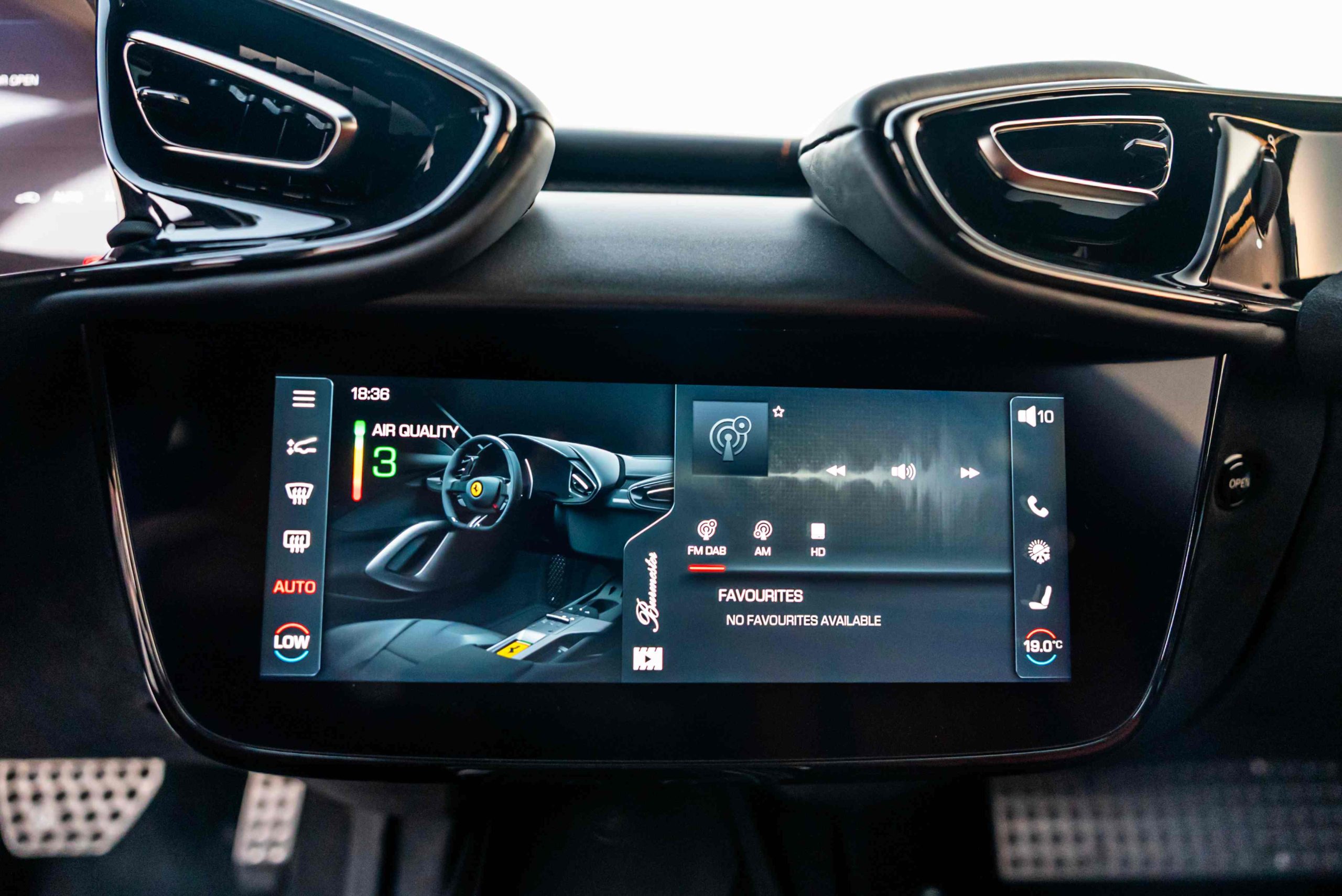 Ferrari 12Cilindri digital display