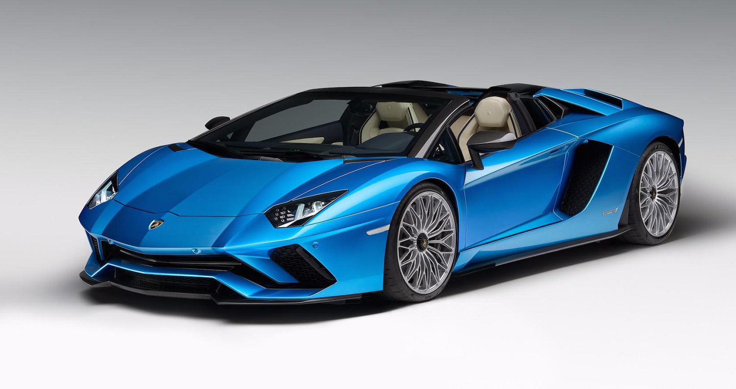 lamborghini-aventador-s-roadster-rental-in-dubai