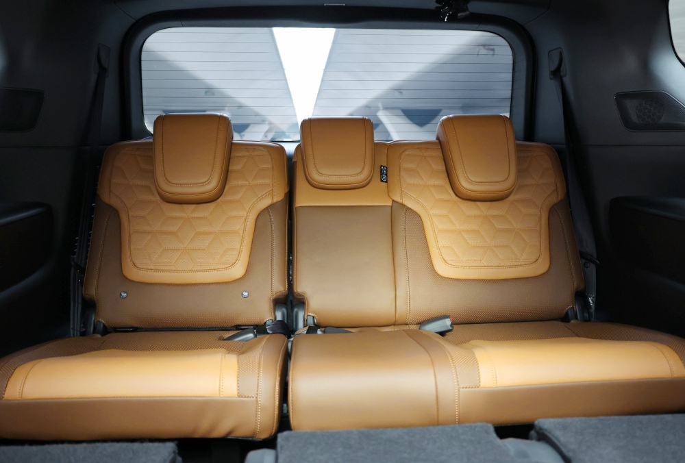 2025 Nissan Patrol LE Platinum third row seating
