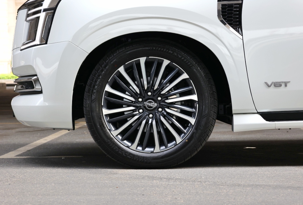 2025 Nissan Patrol LE Platinum wheels