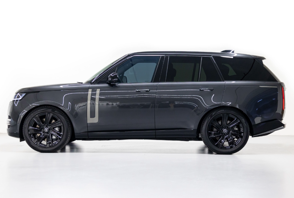 2023 Land Rover Range Rover HSE side profile