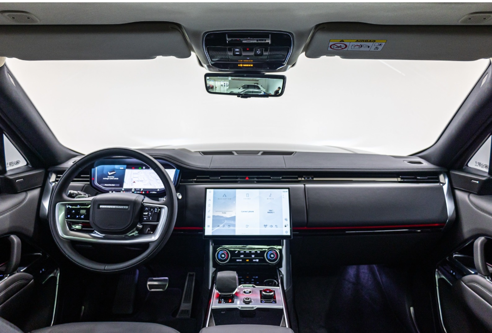 2023 Land Rover Range Rover HSE steering wheel