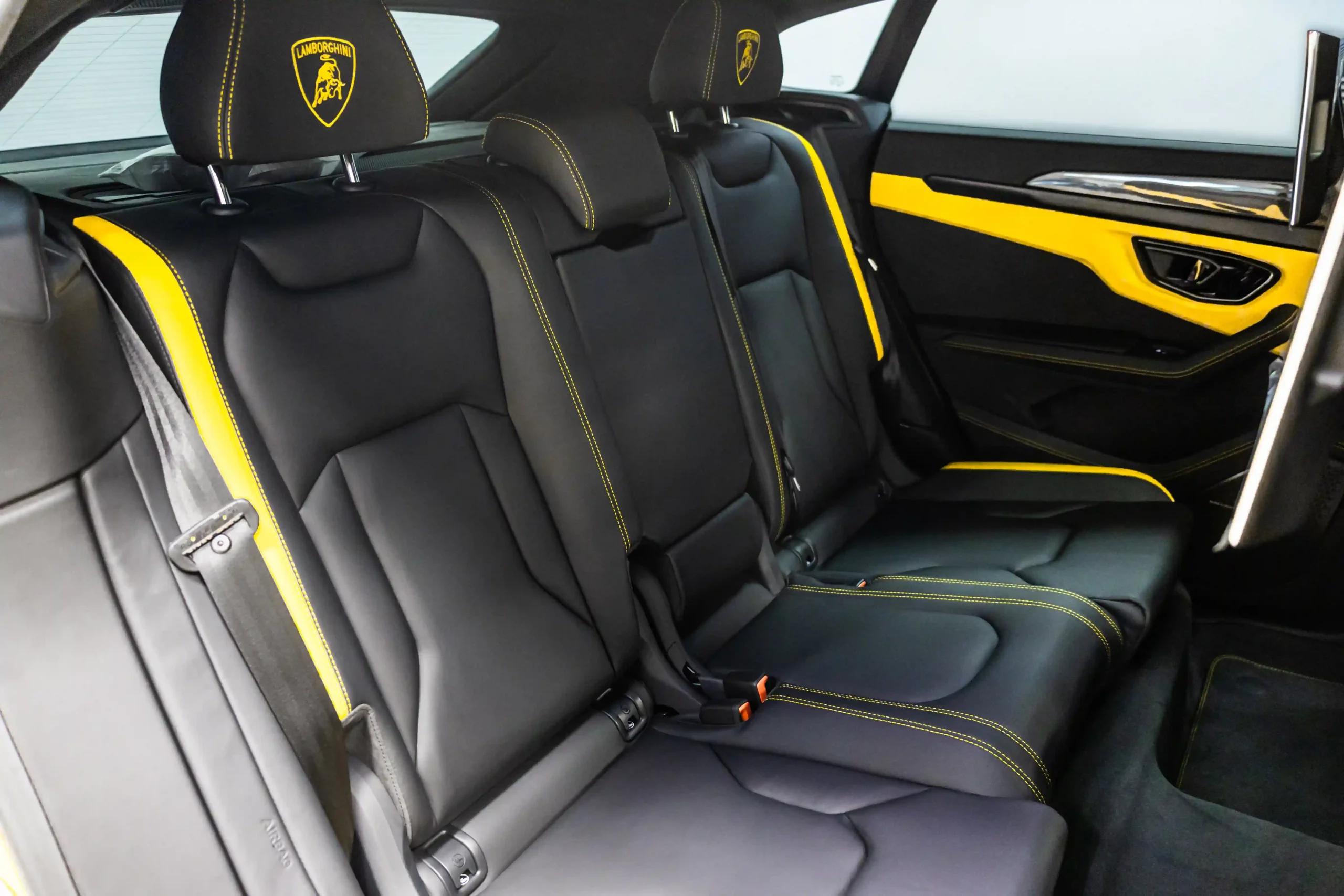 yellow-lamborghini-urus-2025-luxury-back-seats
