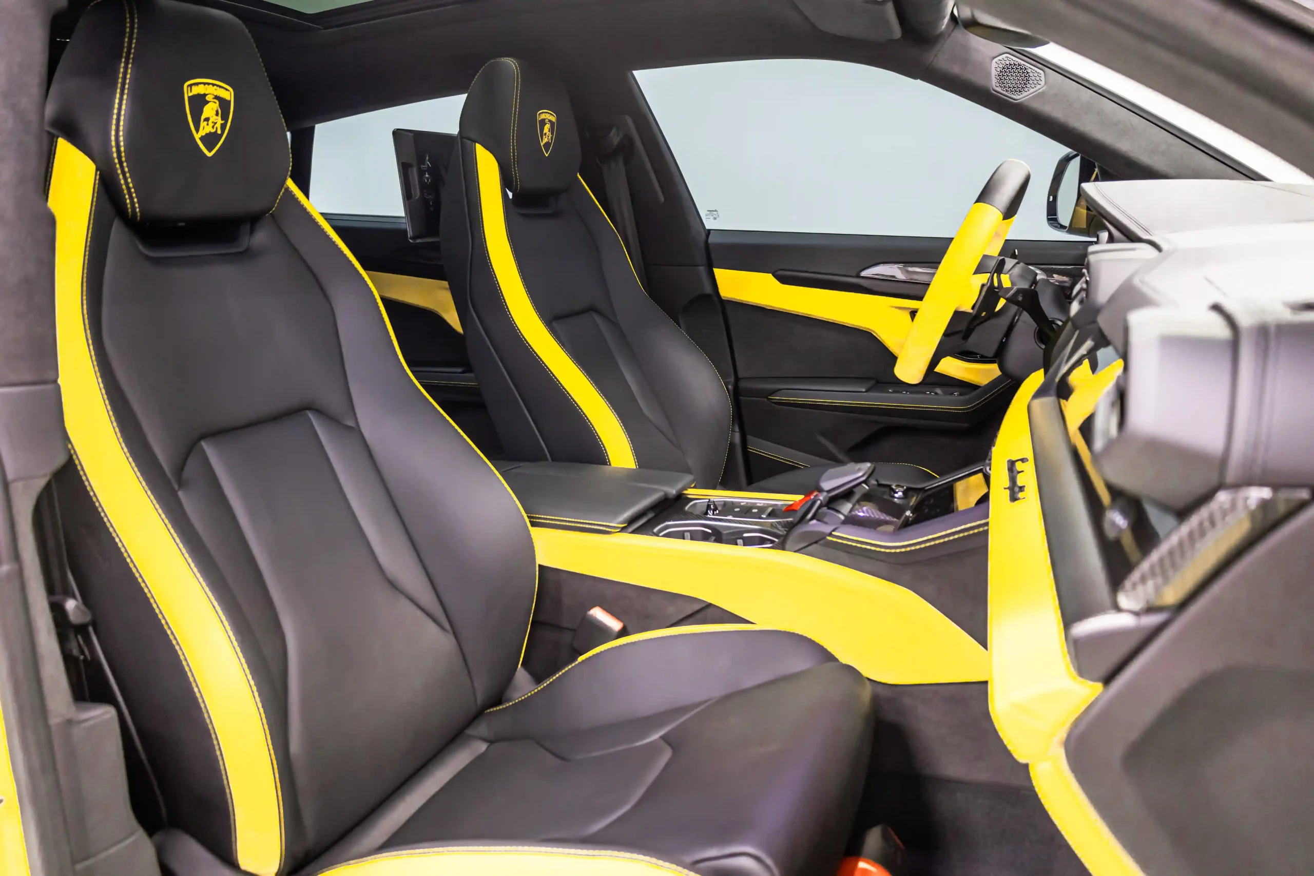 yellow-lamborghini-urus-2025-passenger-seat