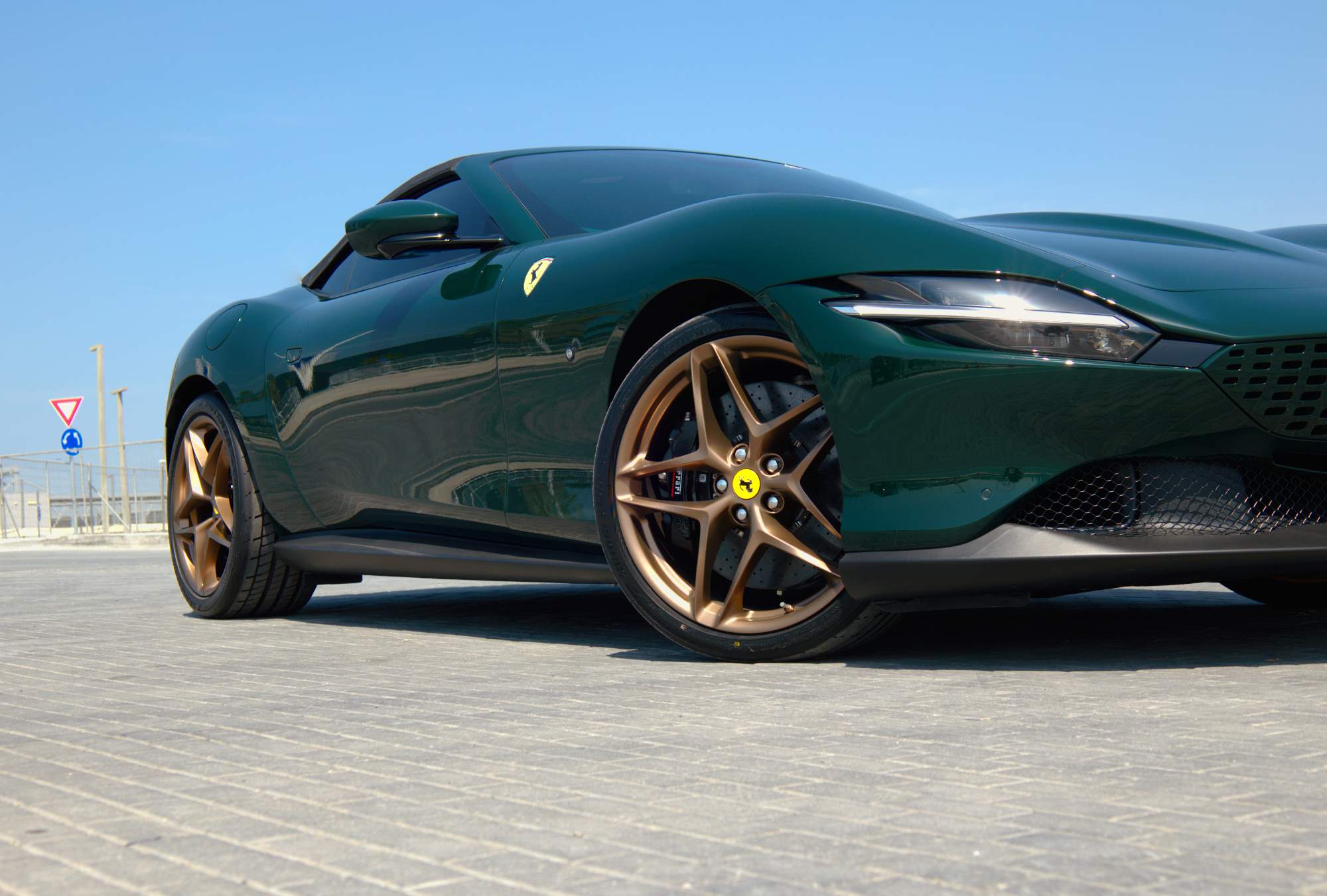 Green Ferrari Roma Spider wheels
