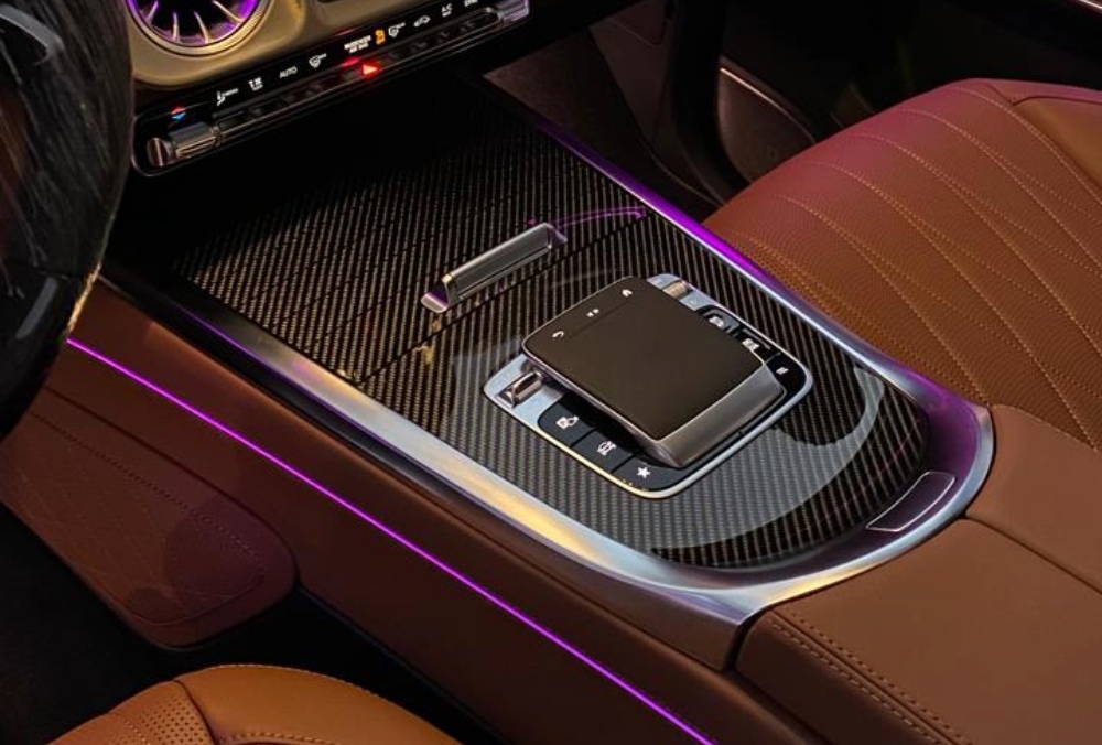 SUV Mercedes G63 AMG gear selector