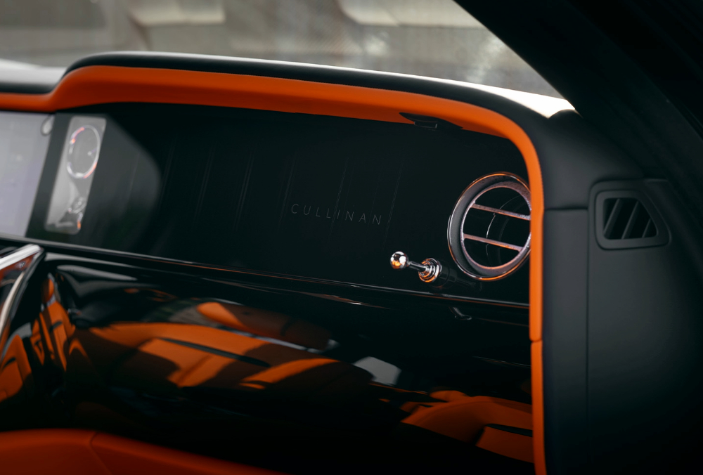 Rolls Royce Cullinan dashboard