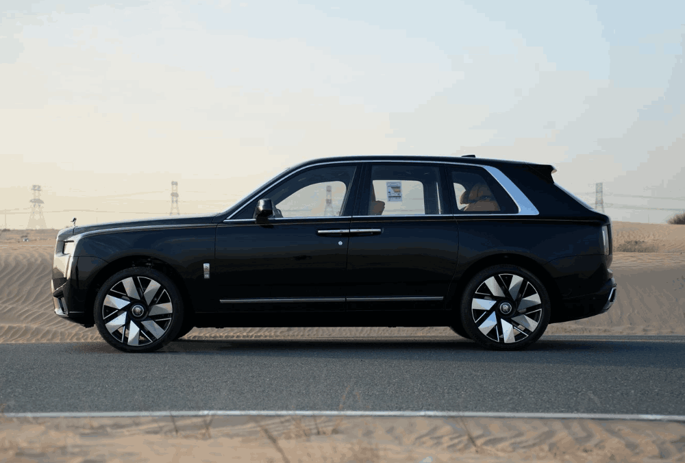 Black Rolls-Royce Cullinan side profile