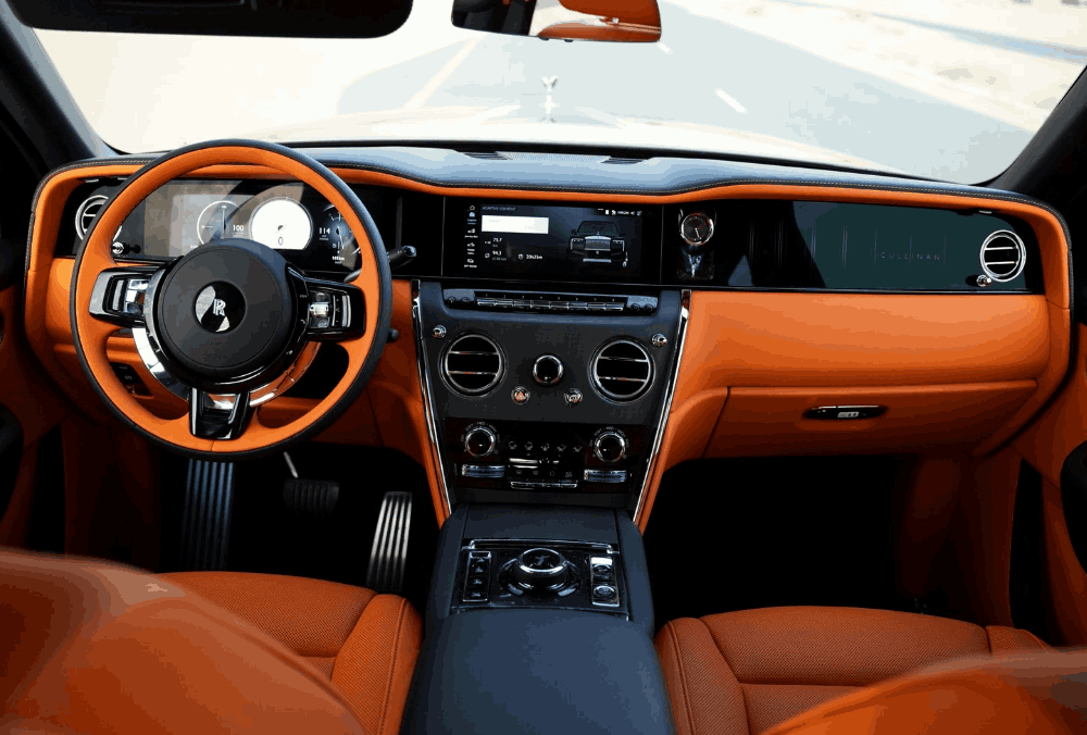 Black Rolls-Royce Cullinan steering wheel