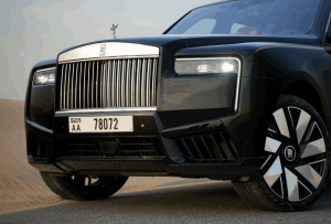 Black Rolls-Royce Cullinan wheels