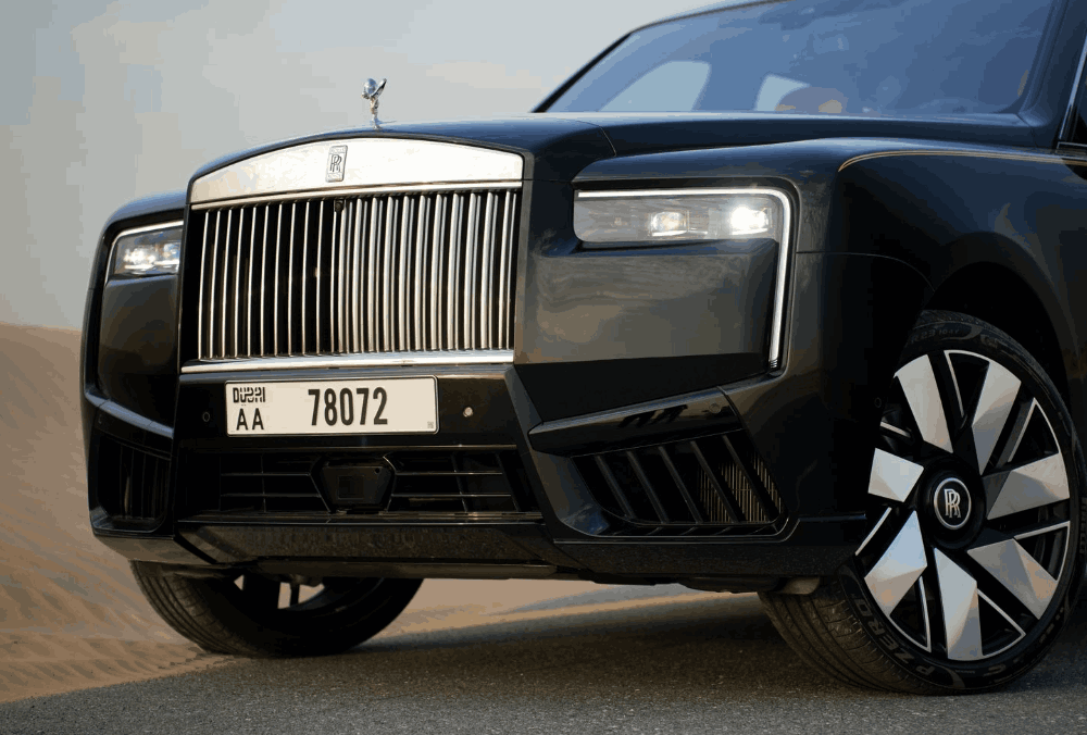 Black Rolls-Royce Cullinan wheels