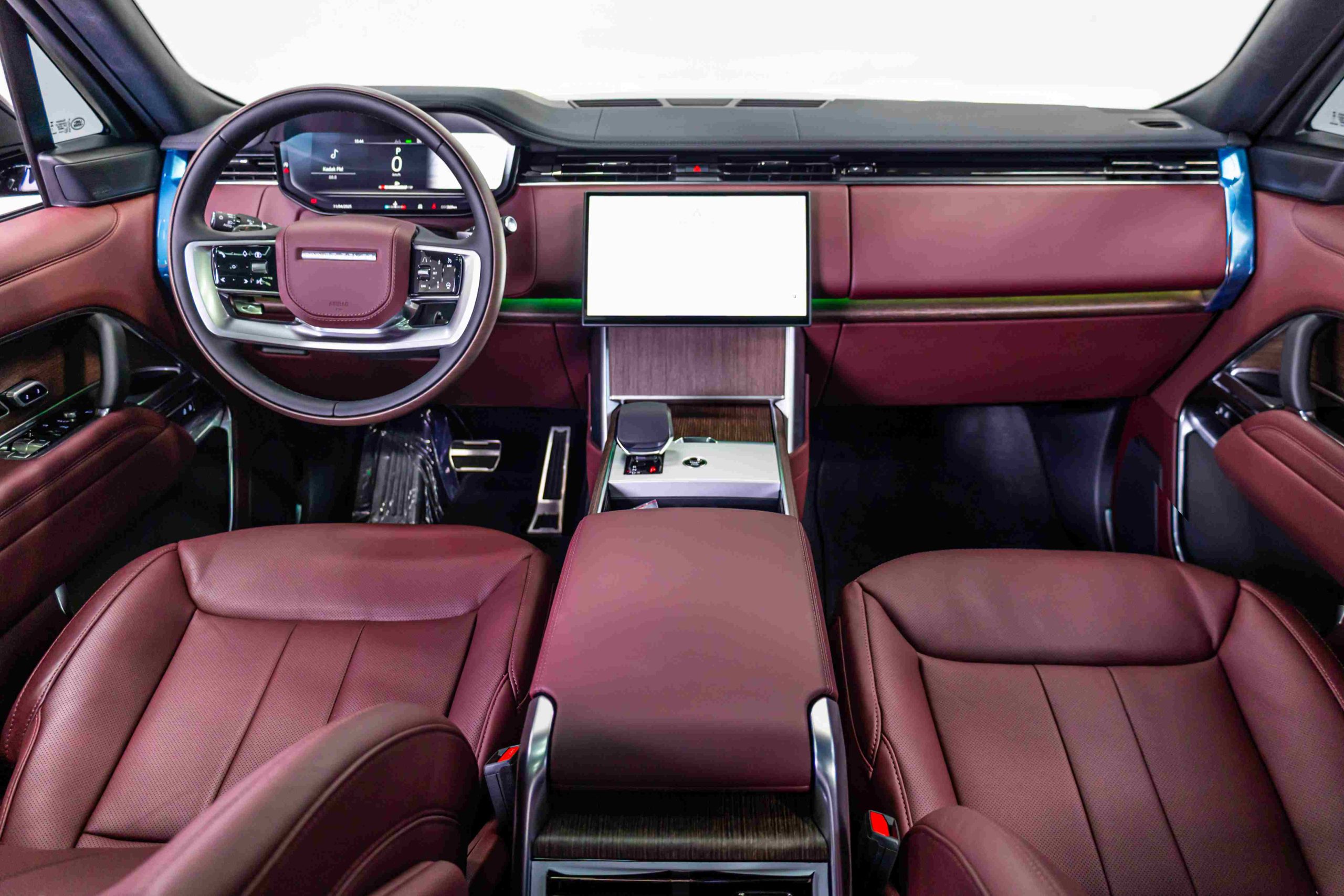 Grey Land Rover Range Rover HSE cabin view
