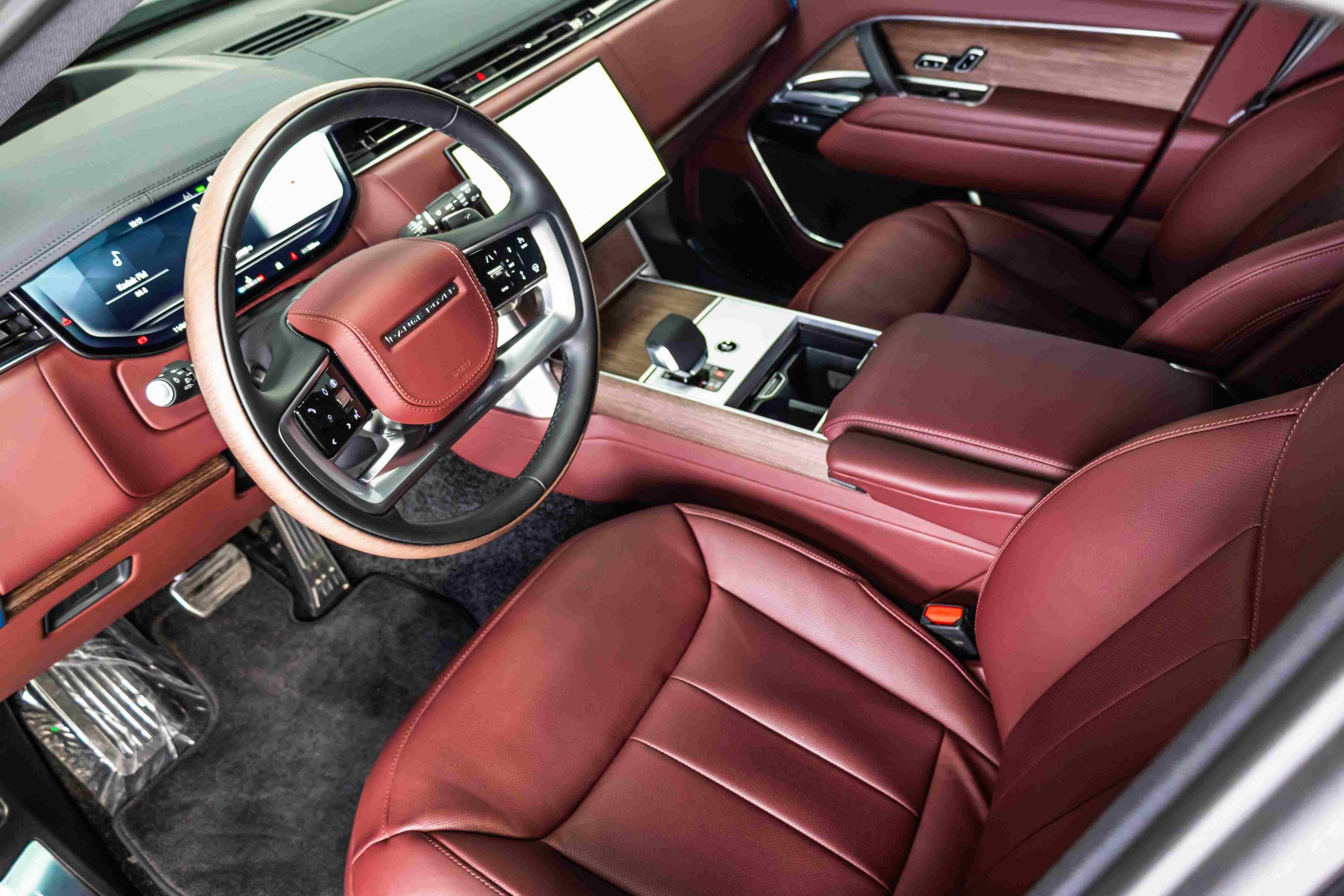 Grey Land Rover Range Rover HSE interior view