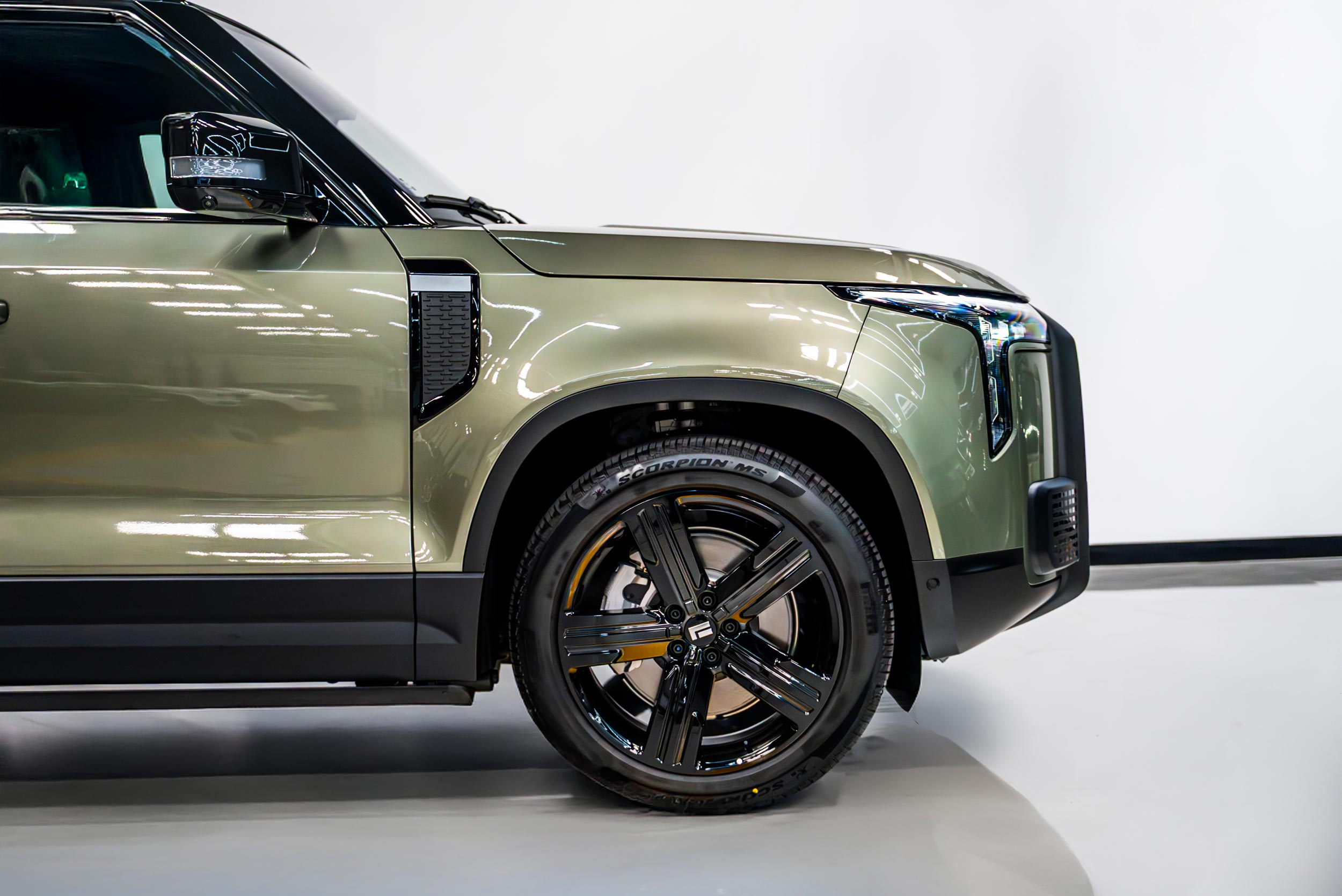 rox-01-2025-green-alloy-wheels.jpg