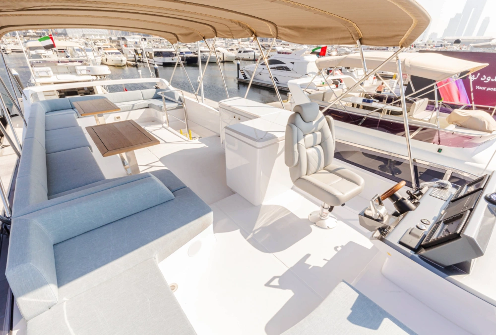Fly-Sky-Walker-56-FT-Flybridge 1