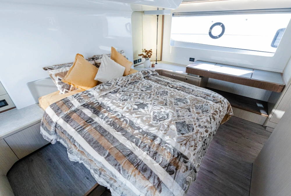 Fly-Sky-Walker-56-FT-Master Cabin 2
