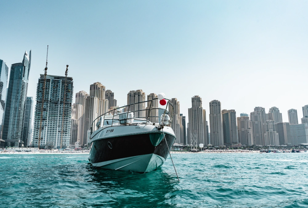 Sura-Azimut-68-FT-Exterior 3