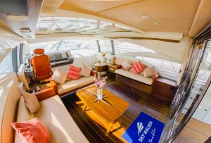 Sura-Azimut-68-FT-Saloon