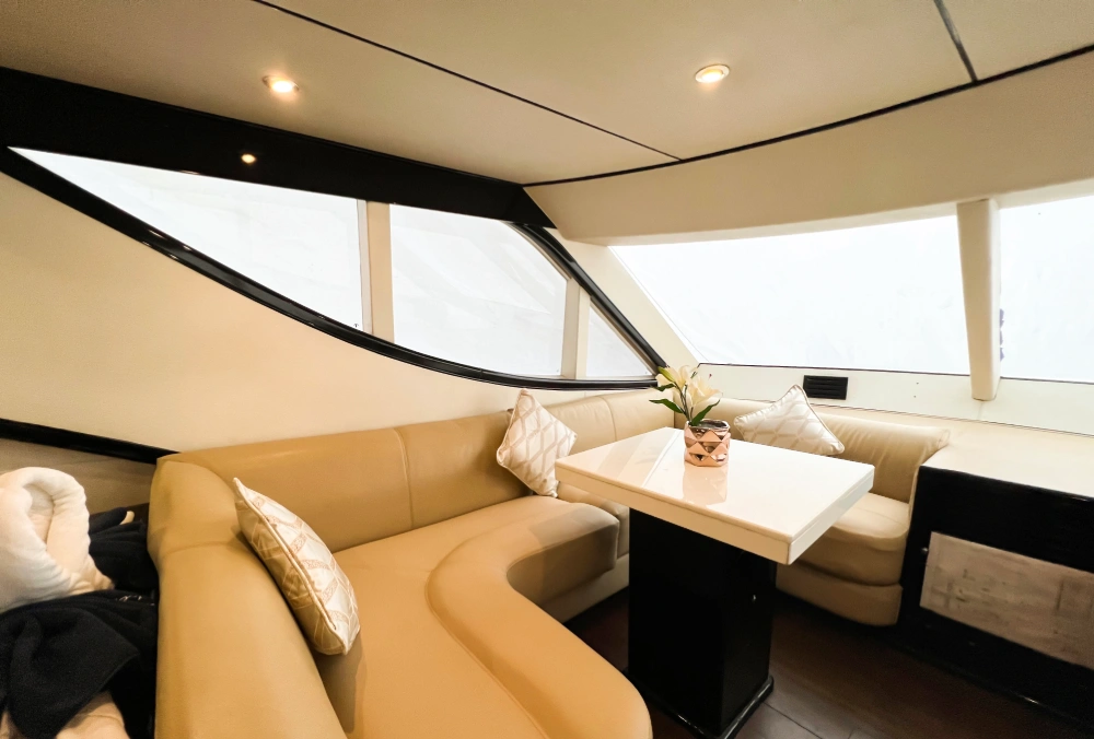 Tisck-Dubai-Marine-75-FT-Interior 6