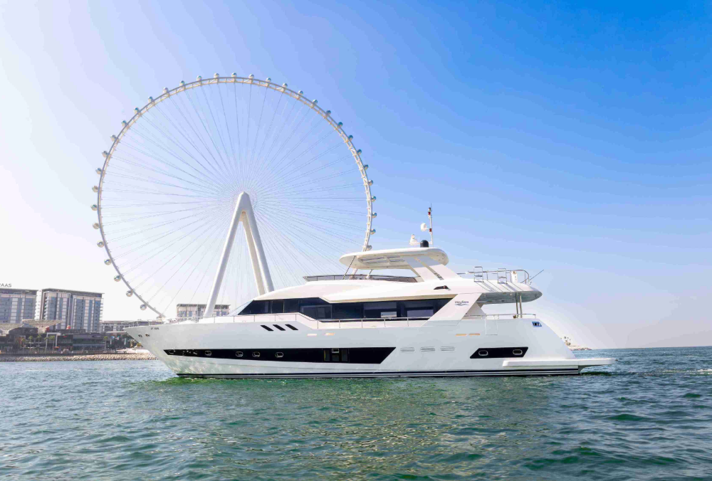 caliente-sky-walker-96ft-luxury-yacht-exterior